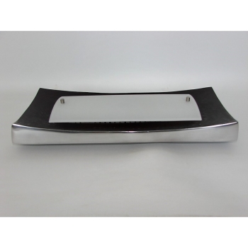 Kinkiet aluminiowy z matowym szkłem – detal klosza